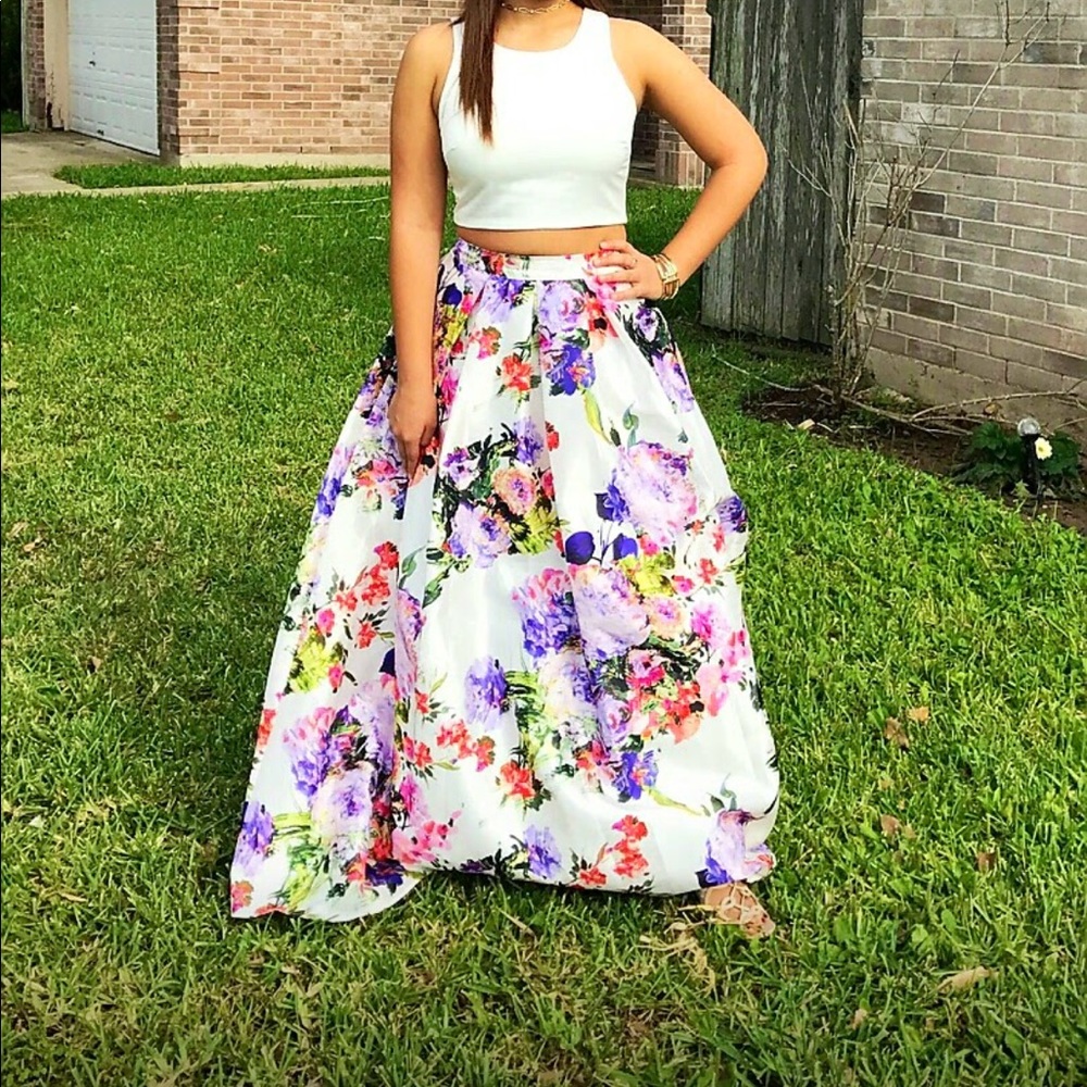 Beautiful Two Piece Floral Prom Dress 💕🌹